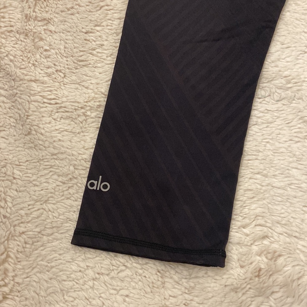 ALO Yoga Black Leggings - Picture 5 of 6